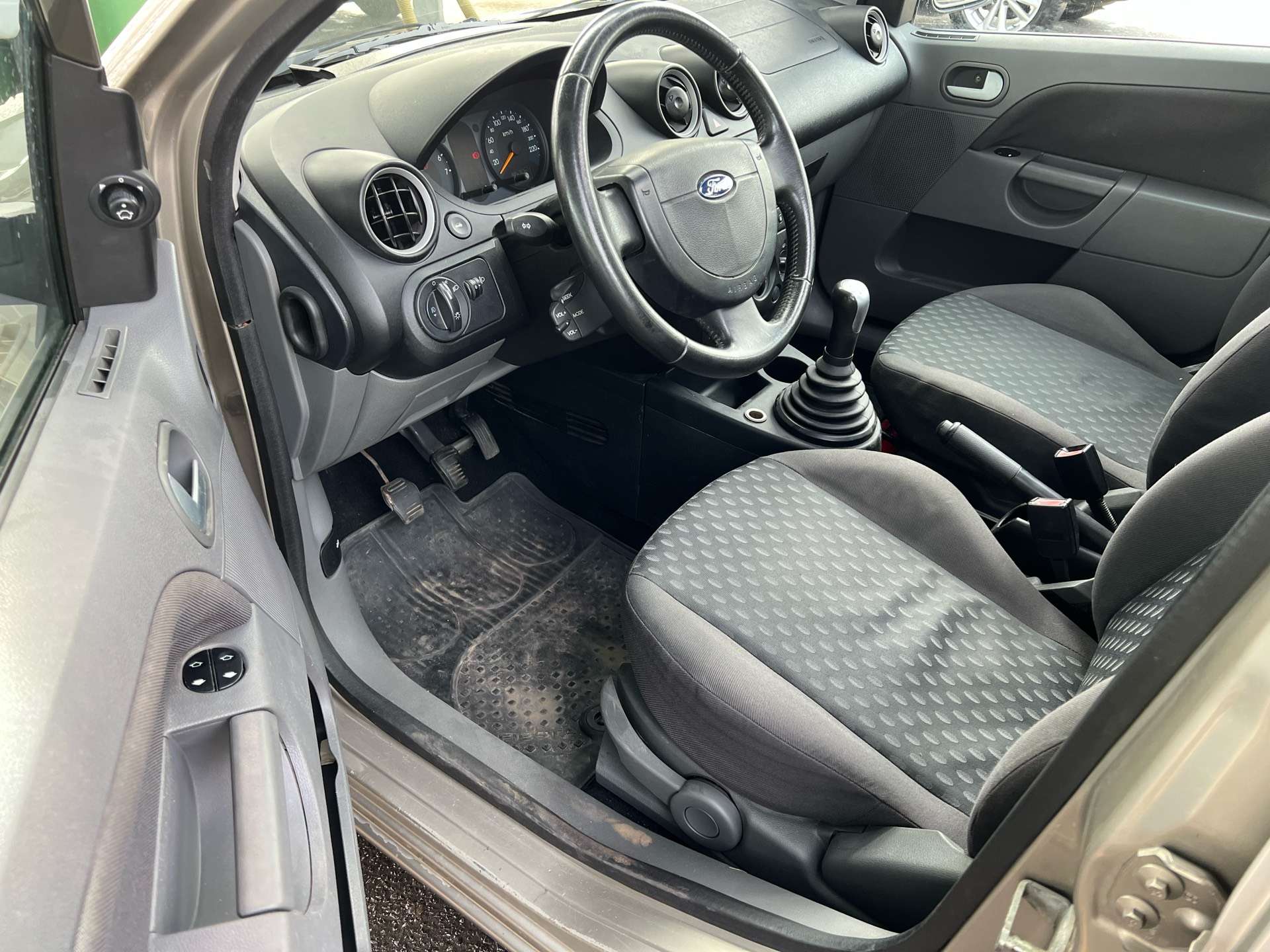 Ford Fiesta 1.6i SE 16v*EURO4*contrôle technique*CAR-PASS*