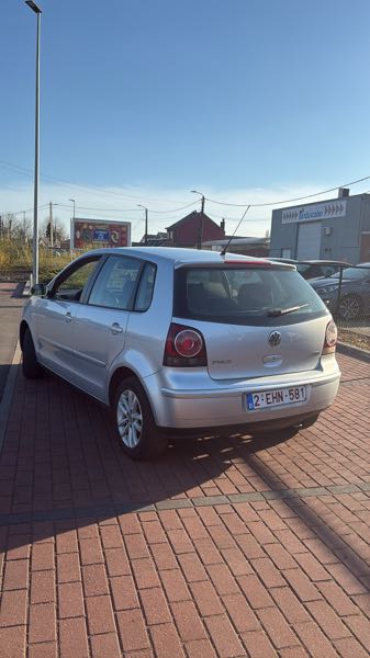 Volkswagen Polo V (2) 1.4 TDI 75 BLUEMOTION TECHNOLOGY CONFORTLINE 5P