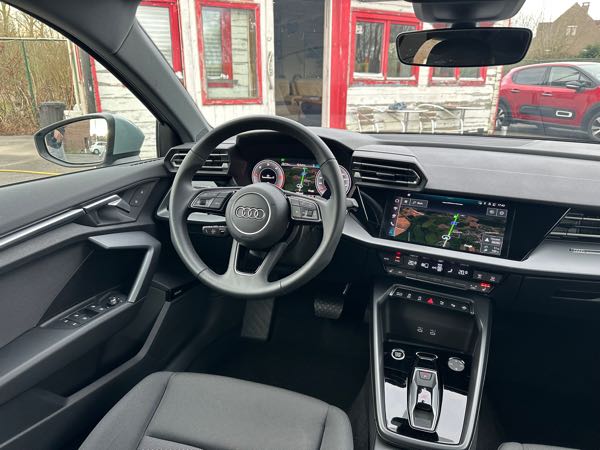 Audi A3 III (2) SPORTBACK 35 TDI 150 DESIGN LUXE S TRONIC 7