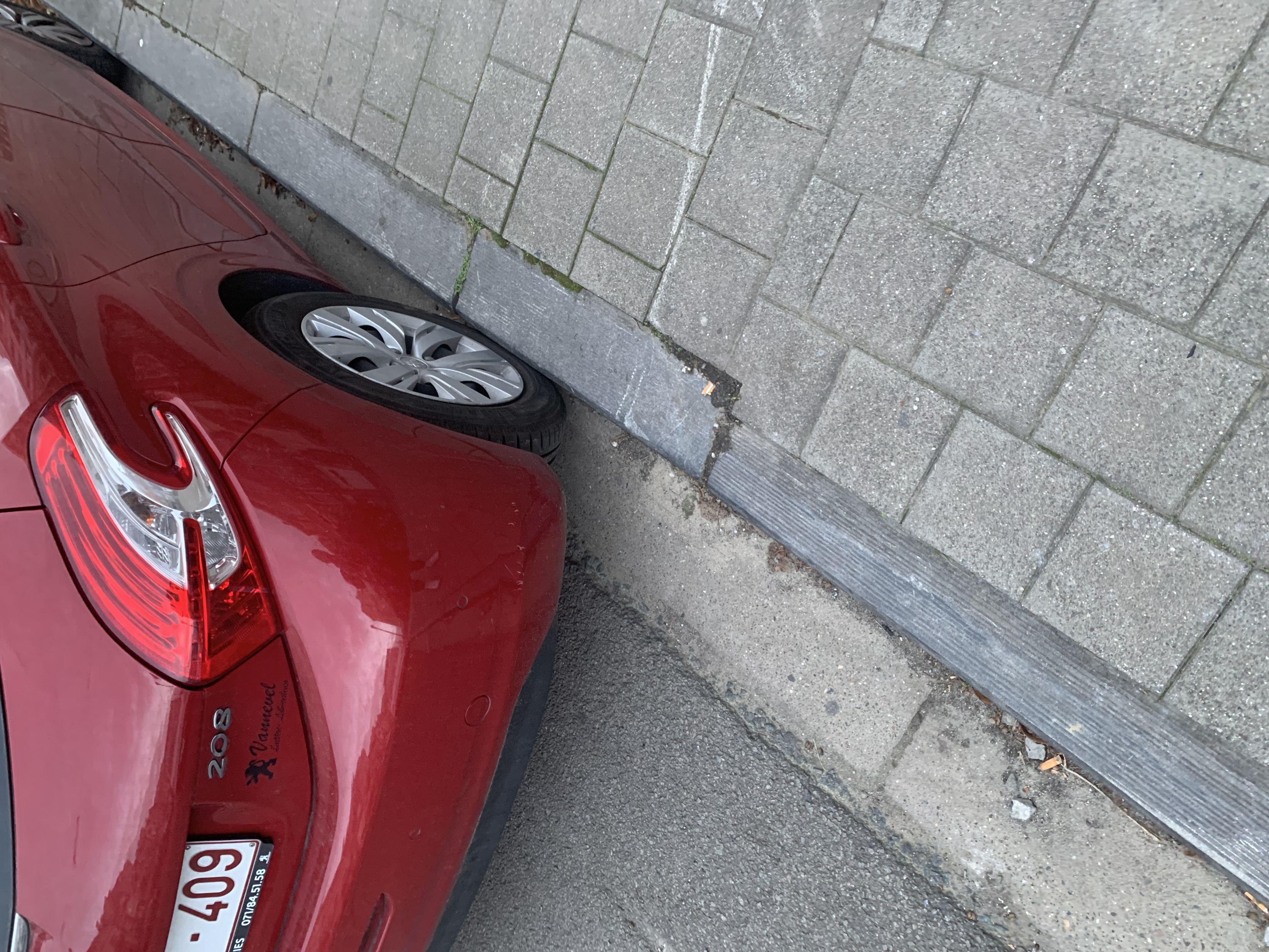 Peugeot 208 (2) 1.2 PURETECH 82 STYLE 5P
