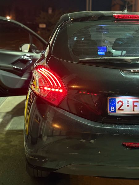 Peugeot 208 (2) 1.2 PURETECH 82 ALLURE 5P