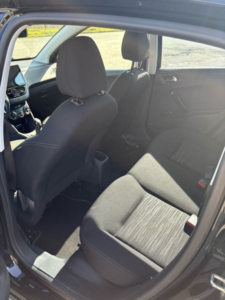 Peugeot 208 (2) 1.2 PURETECH 82 ALLURE 5P