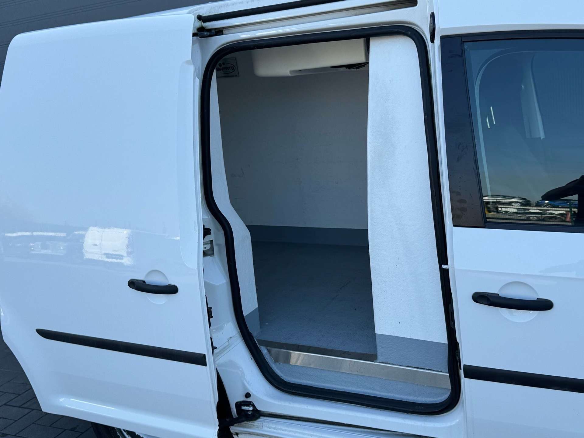 Volkswagen Caddy FRIGO / CLIM / CHARGE 220 VOLT / TVA RECUPERABLE
