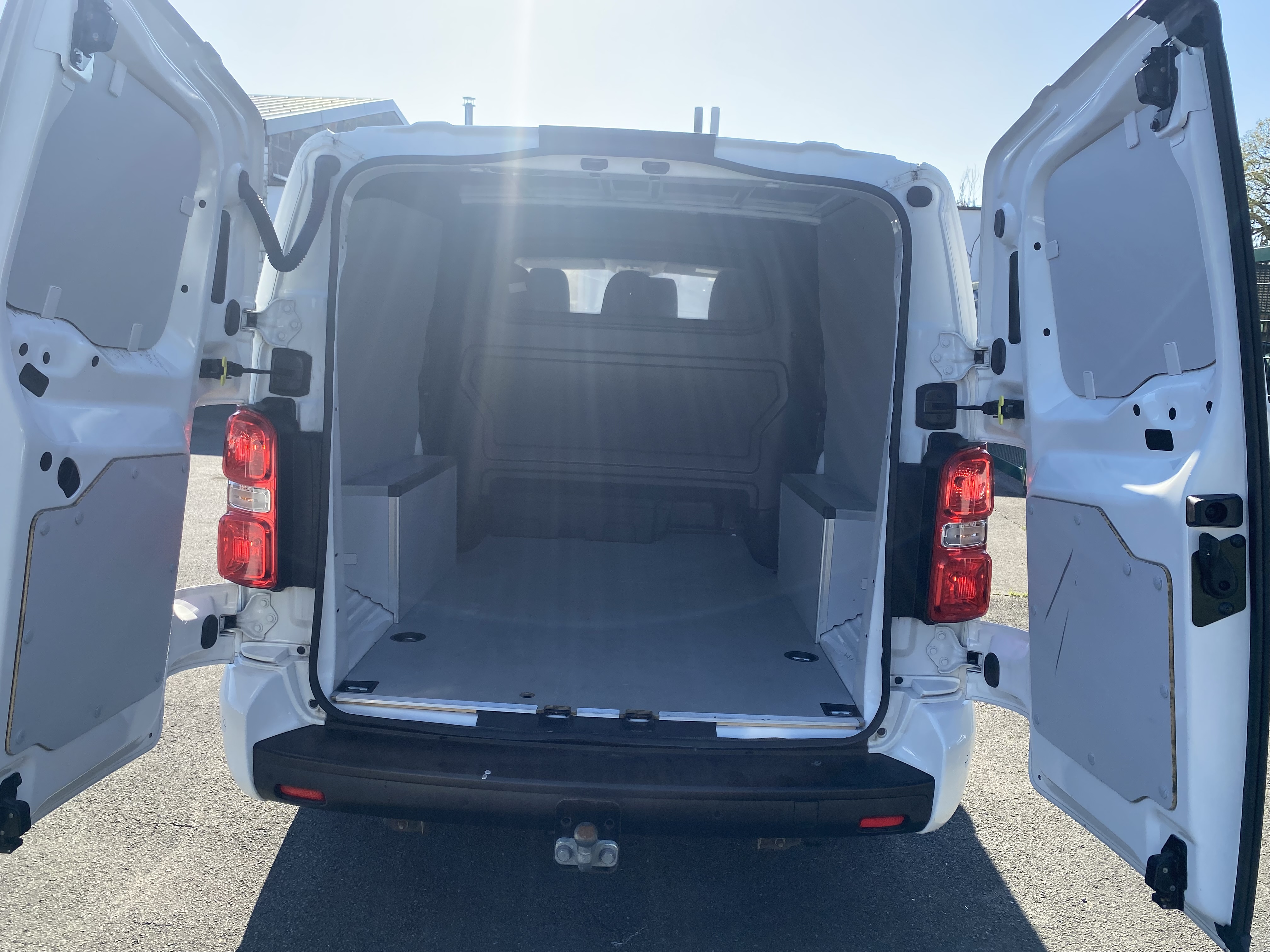 Peugeot Expert III 2.0 BLUEHDI 120 S&amp;S CABINE APPROFONDIE STANDARD PREMIUM EAT8
