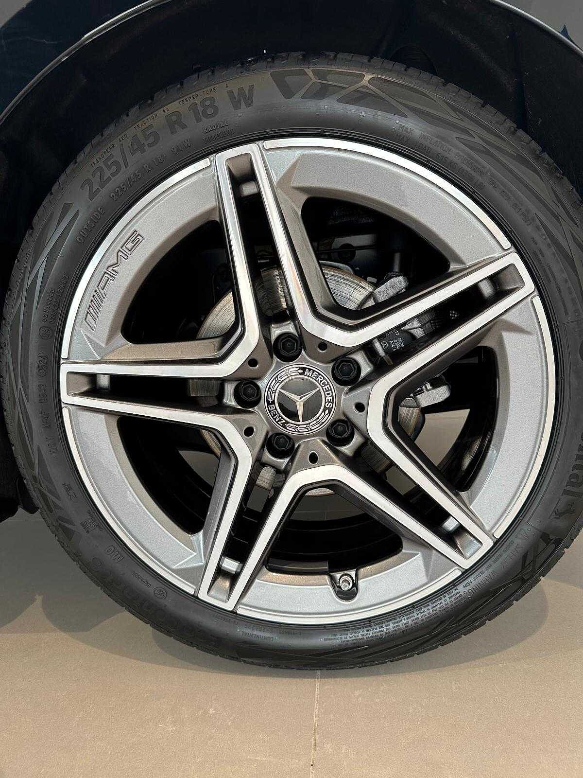Mercedes-Benz A 180  AMG Line