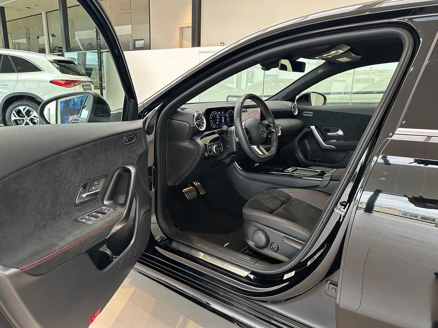Mercedes-Benz A 180  AMG Line
