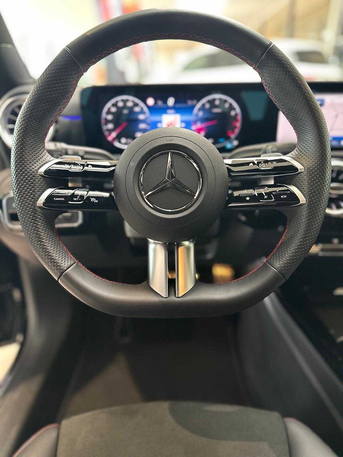 Mercedes-Benz A 180  AMG Line