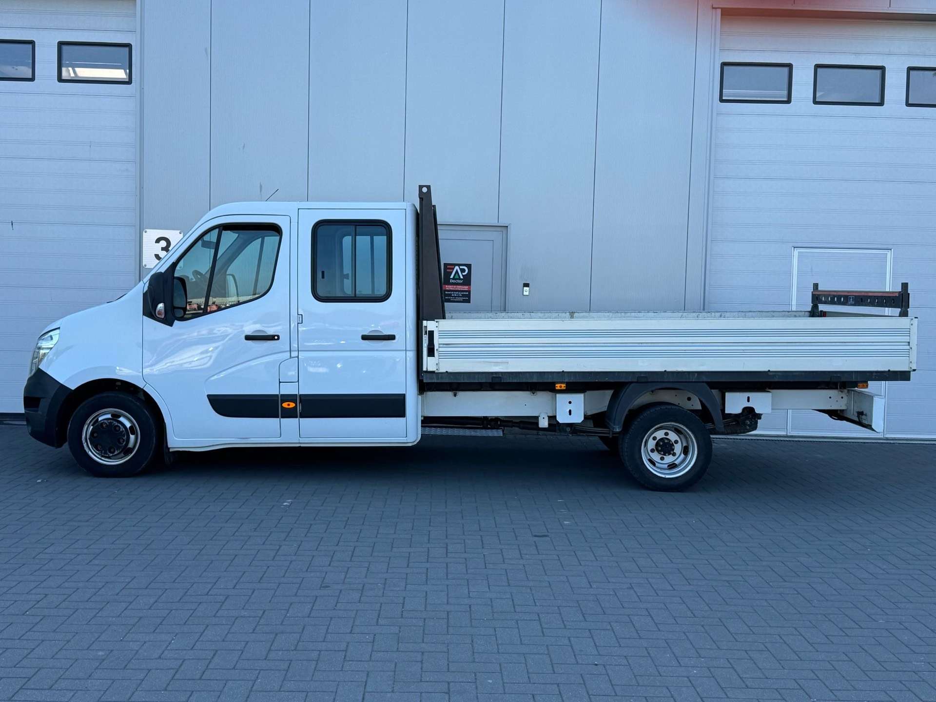 Nissan NV400 // 5PLACES // CLIM // EURO 6 // TVA RECUPERABLE