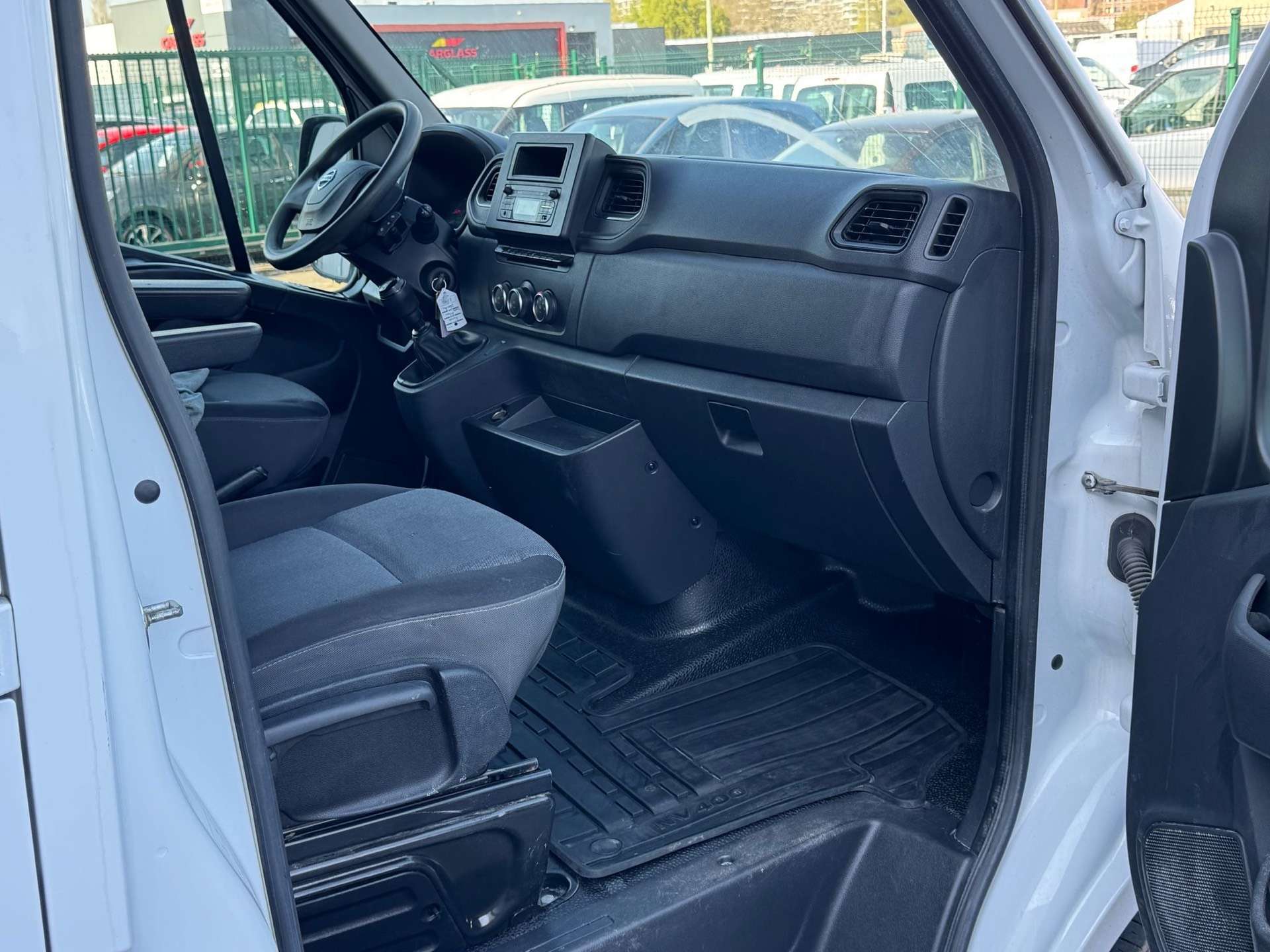 Nissan NV400 // 5PLACES // CLIM // EURO 6 // TVA RECUPERABLE
