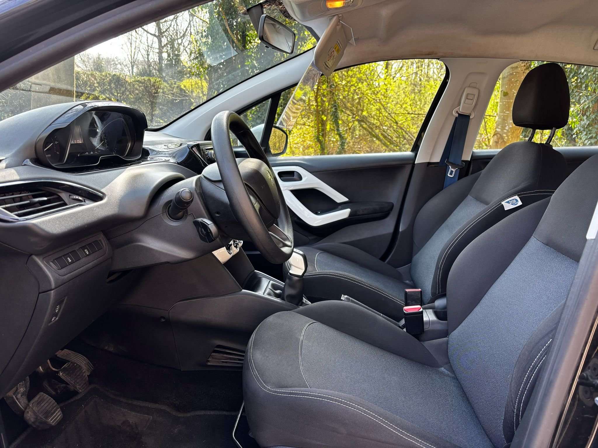 Peugeot 208 1.2i 68cv/AC/LIMIT-REGUL VITESSE/BT/GARANTIE 1AN