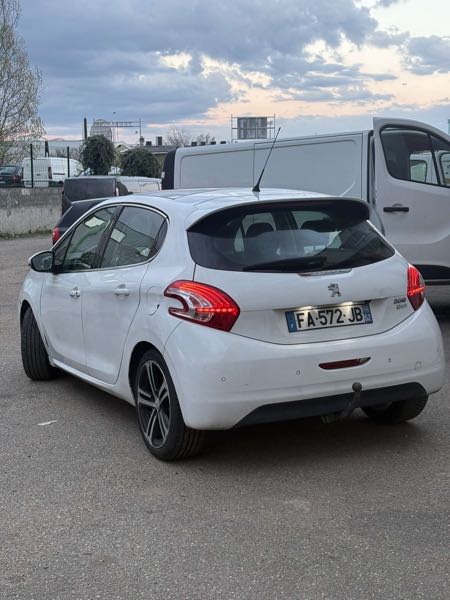 Peugeot 208 1.4 HDI 68 LIKE 5P