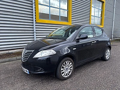 Lancia Ypsilon III 1.3 MULTIJET 95 DPF STOP&amp;START BLACK &amp; RED 5P