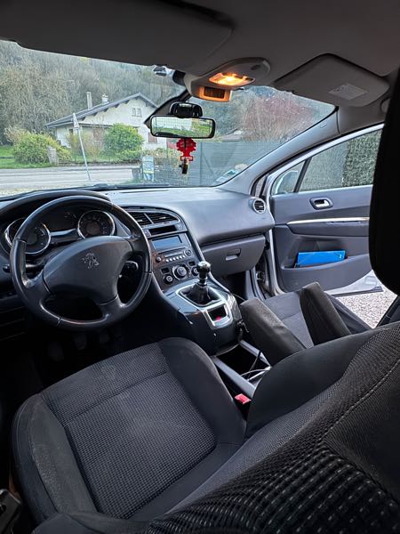 Peugeot 5008 1.6 HDI 110 FAP PREMIUM BV6
