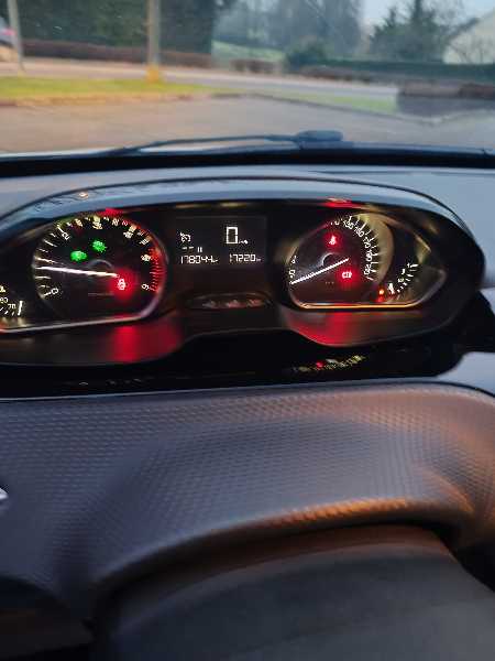 Peugeot 2008 (2) 1.6 BLUEHDI 100 STYLE