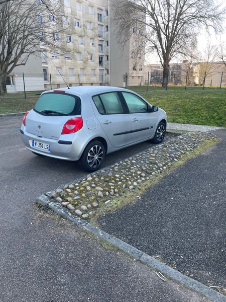 Renault Clio III (2) 1.5 DCI 70 AUTHENTIQUE 5P ECO2