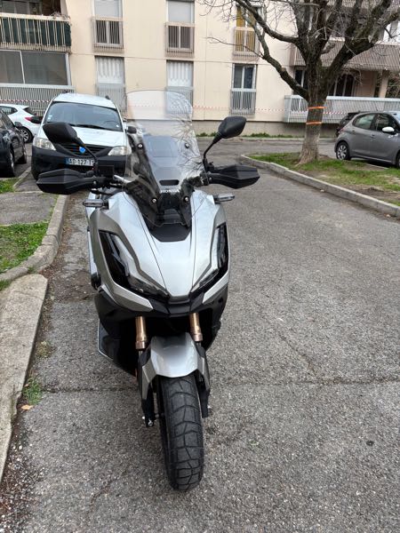 HONDA ADV