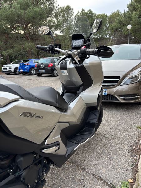 HONDA ADV