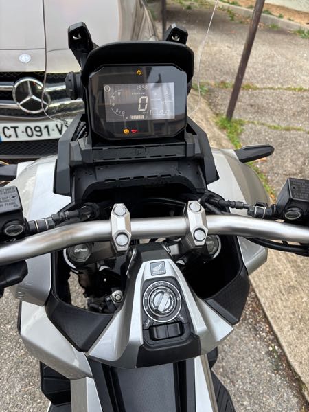 HONDA ADV