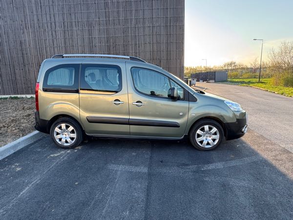 Peugeot Partner Tepee II 1.6 HDI 90 OUTDOOR PACK