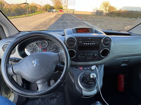 Peugeot Partner Tepee II 1.6 HDI 90 OUTDOOR PACK
