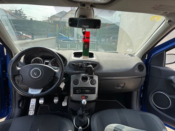 Renault Clio III (2) 2.0 16V 203 RS 20TH