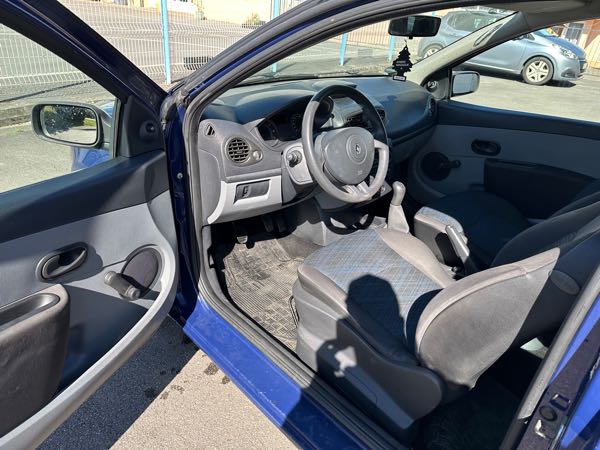 Renault Clio III (2) 1.2 16V 75 AUTHENTIQUE 3P EURO5