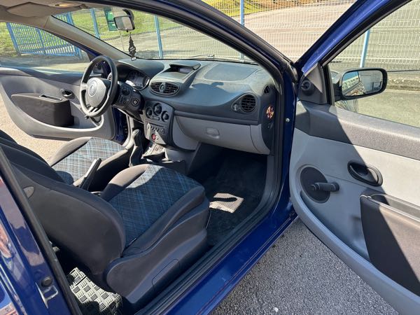 Renault Clio III (2) 1.2 16V 75 AUTHENTIQUE 3P EURO5