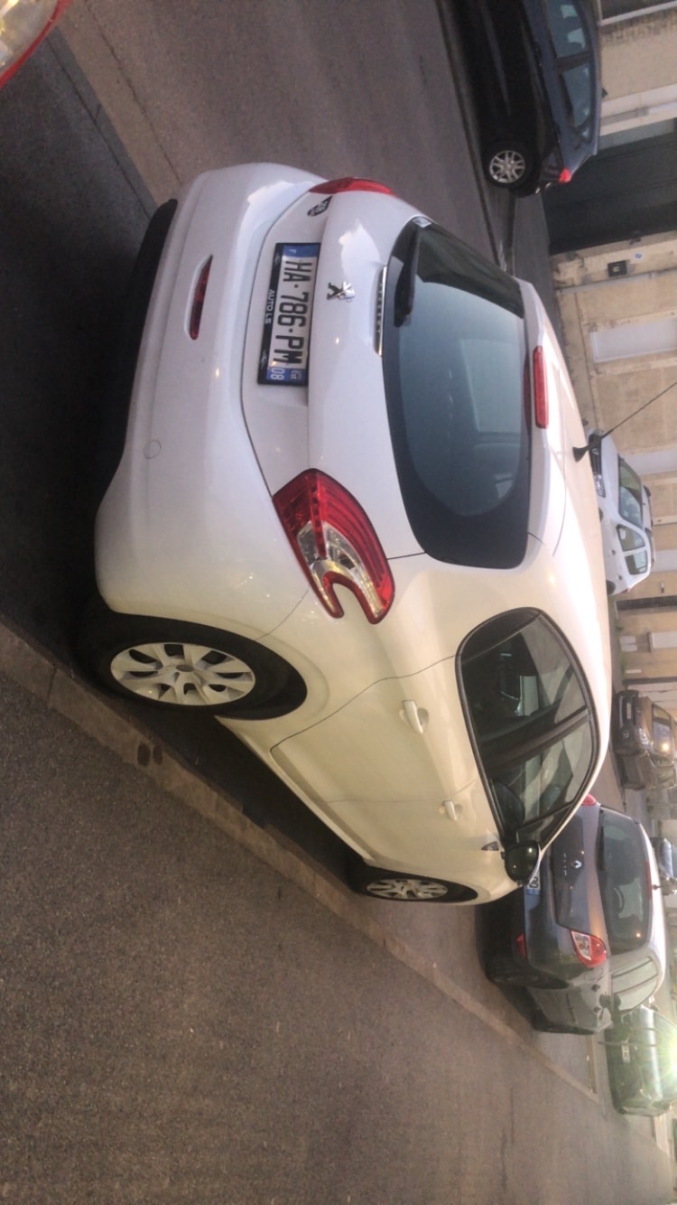 Peugeot 208 (2) 1.0 PURETECH 68 LIKE 3P
