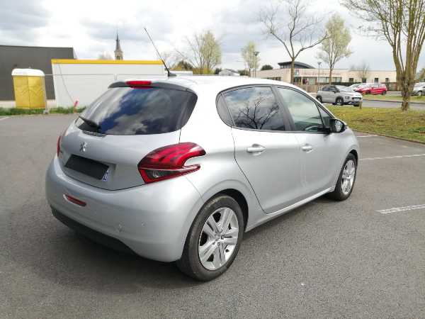 Peugeot 208 (2) 1.2 PURETECH 82 STYLE 5P