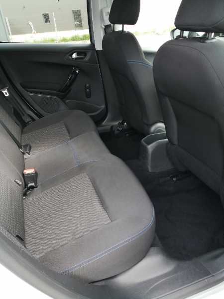 Peugeot 208 (2) 1.2 PURETECH 82 STYLE 5P