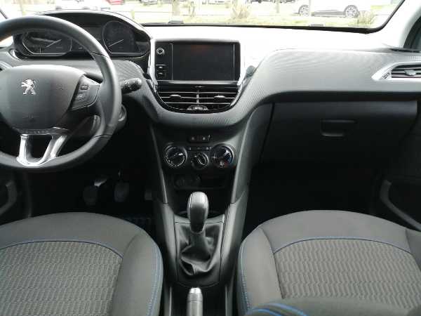 Peugeot 208 (2) 1.2 PURETECH 82 STYLE 5P
