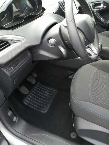 Peugeot 208 (2) 1.2 PURETECH 82 STYLE 5P