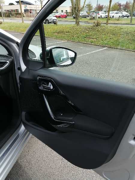 Peugeot 208 (2) 1.2 PURETECH 82 STYLE 5P