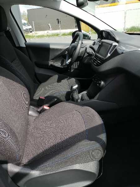 Peugeot 208 (2) 1.2 PURETECH 82 STYLE 5P