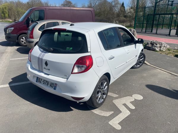 Renault Clio III (2) 1.5 DCI 75 NIGHT&amp;DAY 5P ECO2