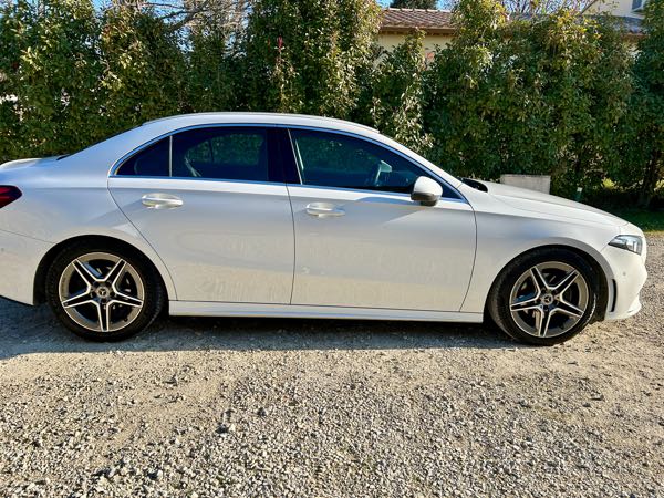 Mercedes-Benz Classe A IV BERLINE 180 D AMG LINE 8G-DCT
