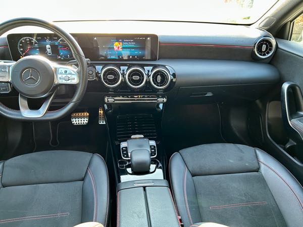 Mercedes-Benz Classe A IV BERLINE 180 D AMG LINE 8G-DCT