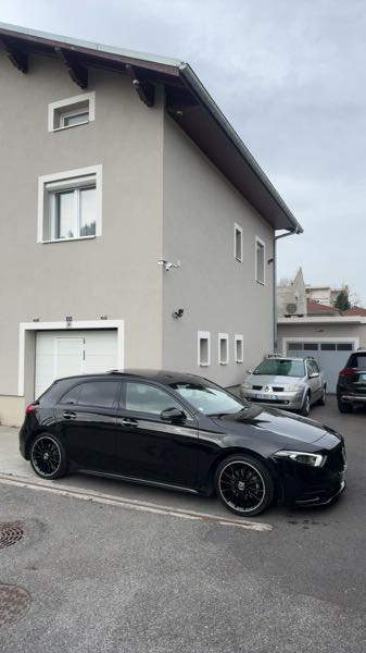 Mercedes-Benz Classe A IV BERLINE 180 D AMG LINE 7G-DCT
