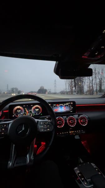Mercedes-Benz Classe A IV BERLINE 180 D AMG LINE 7G-DCT
