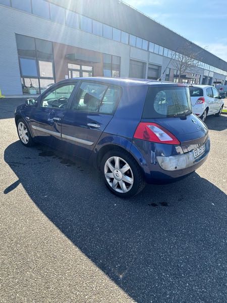 Renault Megane II (2) 2.0 16V 136 DYNAMIQUE BVA 3P