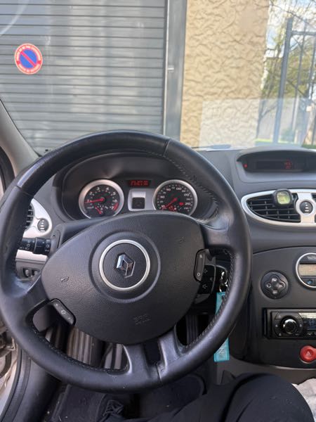 Renault Clio clio3 essence 5porte 85 cv