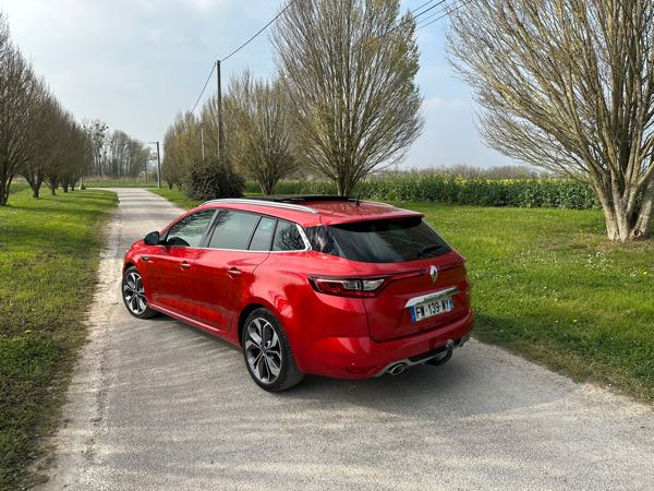 Renault Megane IV ESTATE 1.5 DCI 115 BLUE INTENS EDC