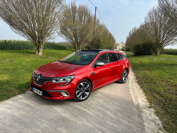 Renault Megane IV ESTATE 1.5 DCI 115 BLUE INTENS EDC