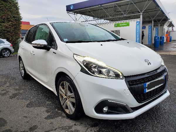 Peugeot 208 (2) 1.2 PURETECH 82 SIGNATURE 5P