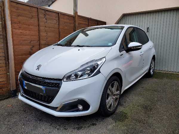 Peugeot 208 (2) 1.2 PURETECH 82 SIGNATURE 5P