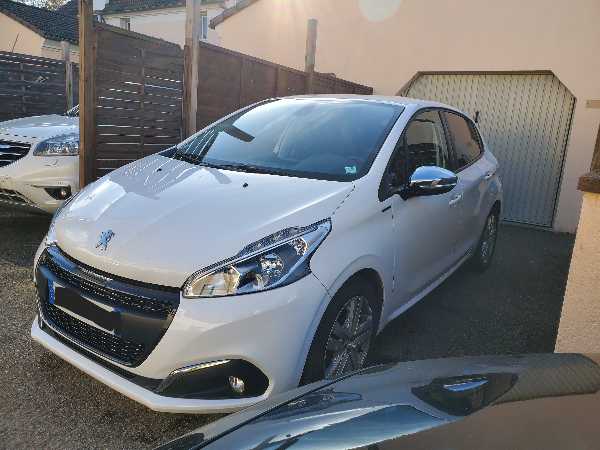 Peugeot 208 (2) 1.2 PURETECH 82 SIGNATURE 5P