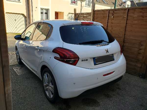 Peugeot 208 (2) 1.2 PURETECH 82 SIGNATURE 5P