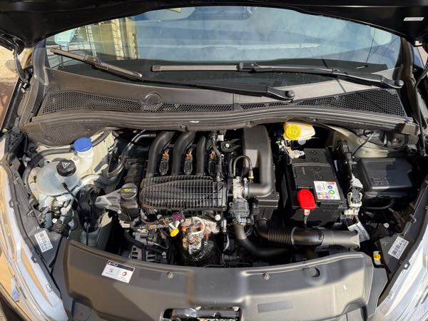 Peugeot 208 (2) 1.2 PURETECH 82 STYLE 5P