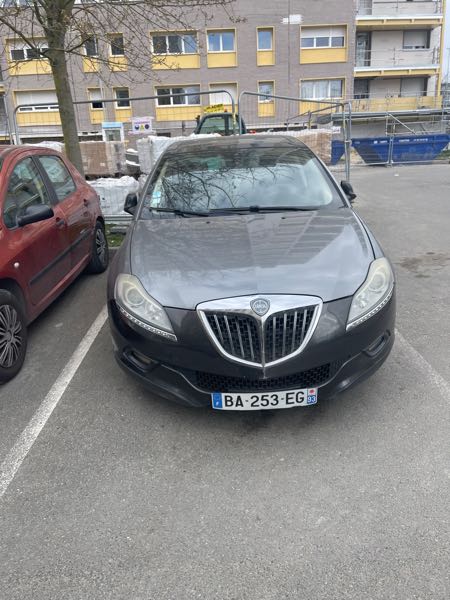 Lancia Delta III (2) 1.6 MULTIJET 16V 120 DPF S BY STADE FRANCAIS PARIS