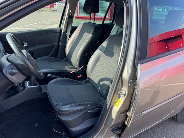 Renault Clio RENAULT CLIO 3 ESTATE DCI 105 ECO2 Exception TomTom
